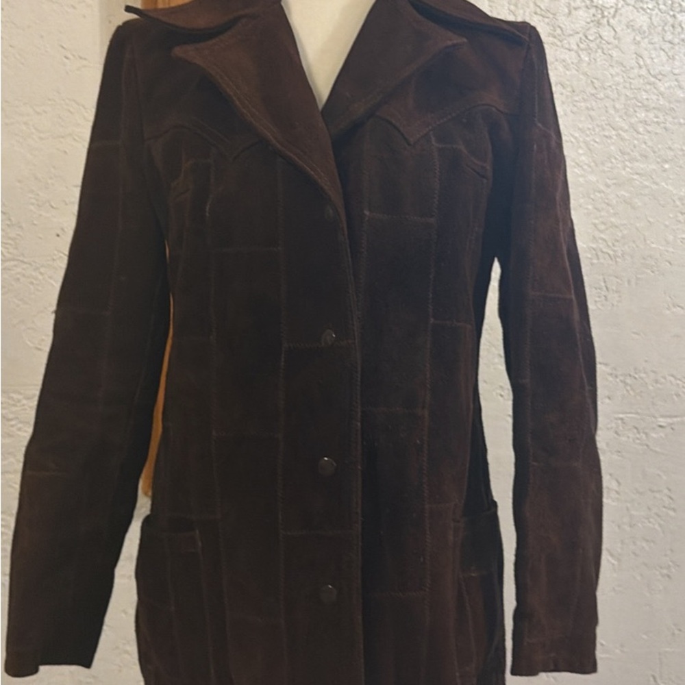 Elegant brown leather coat